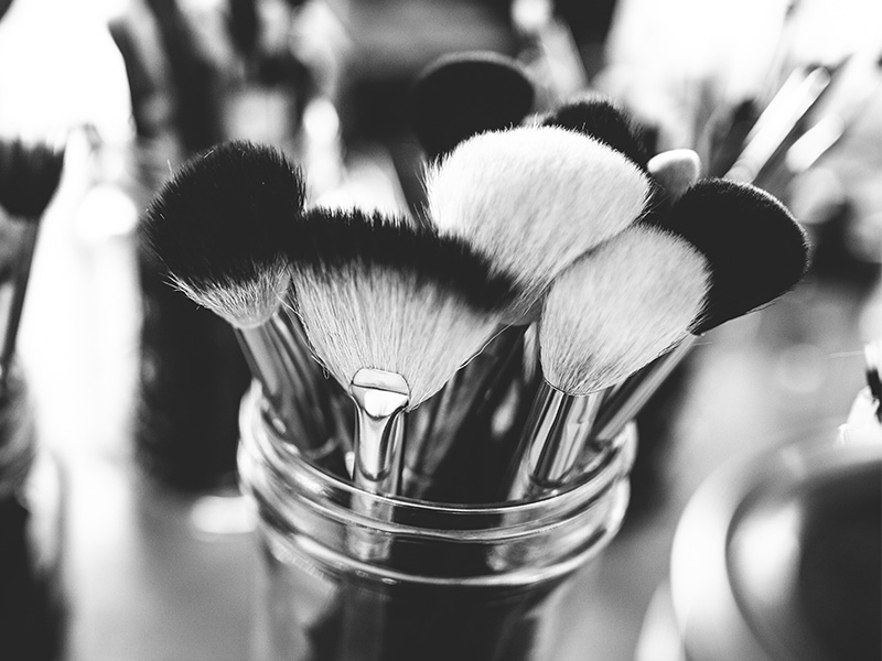 cleaning makeup brushes